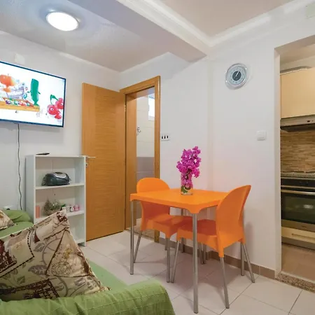 Gorgeous In Stari Grad With Kitchen Apartment Stari Grad (Hvar)